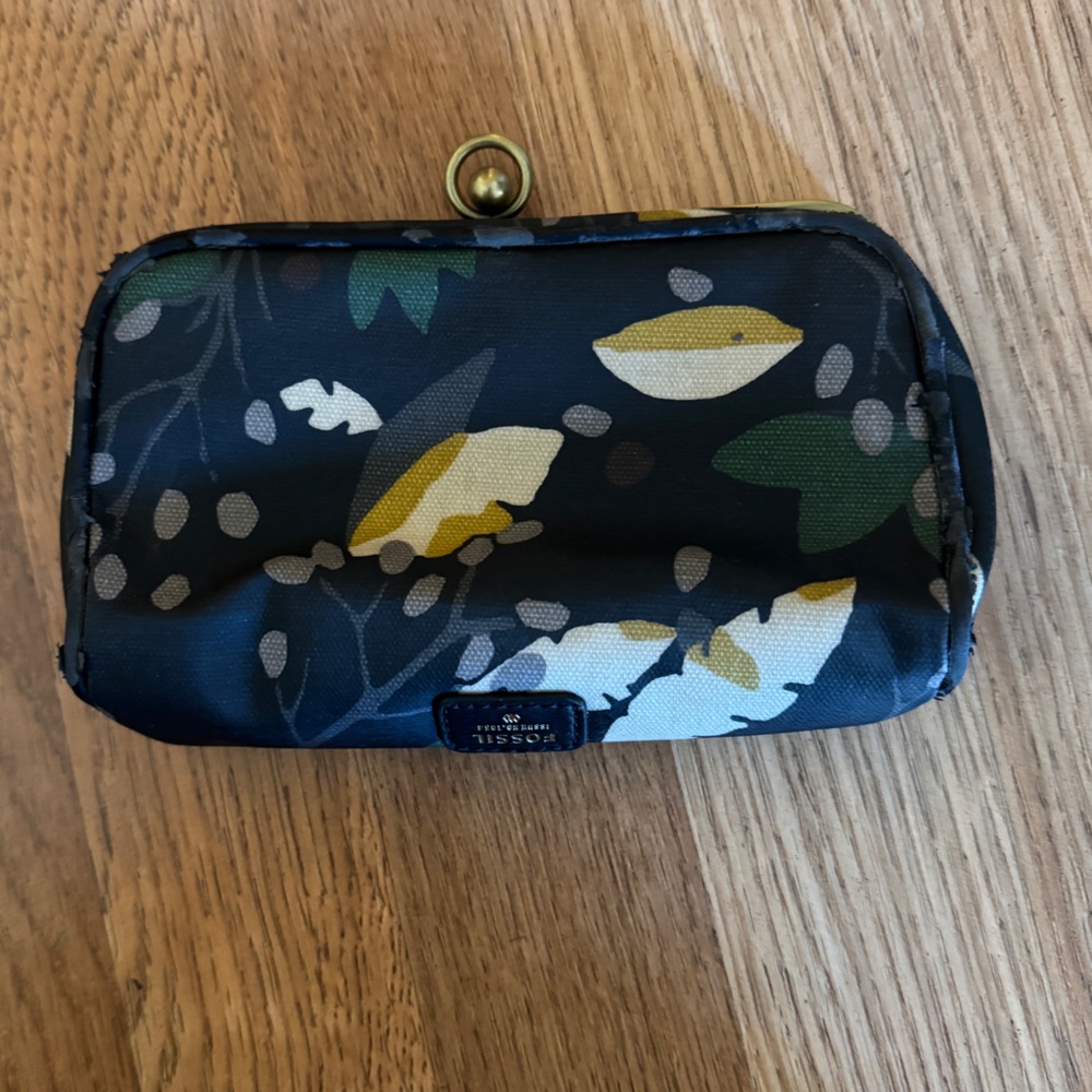 Fossil Ivy Frame Cosmetic Case In Black Floral